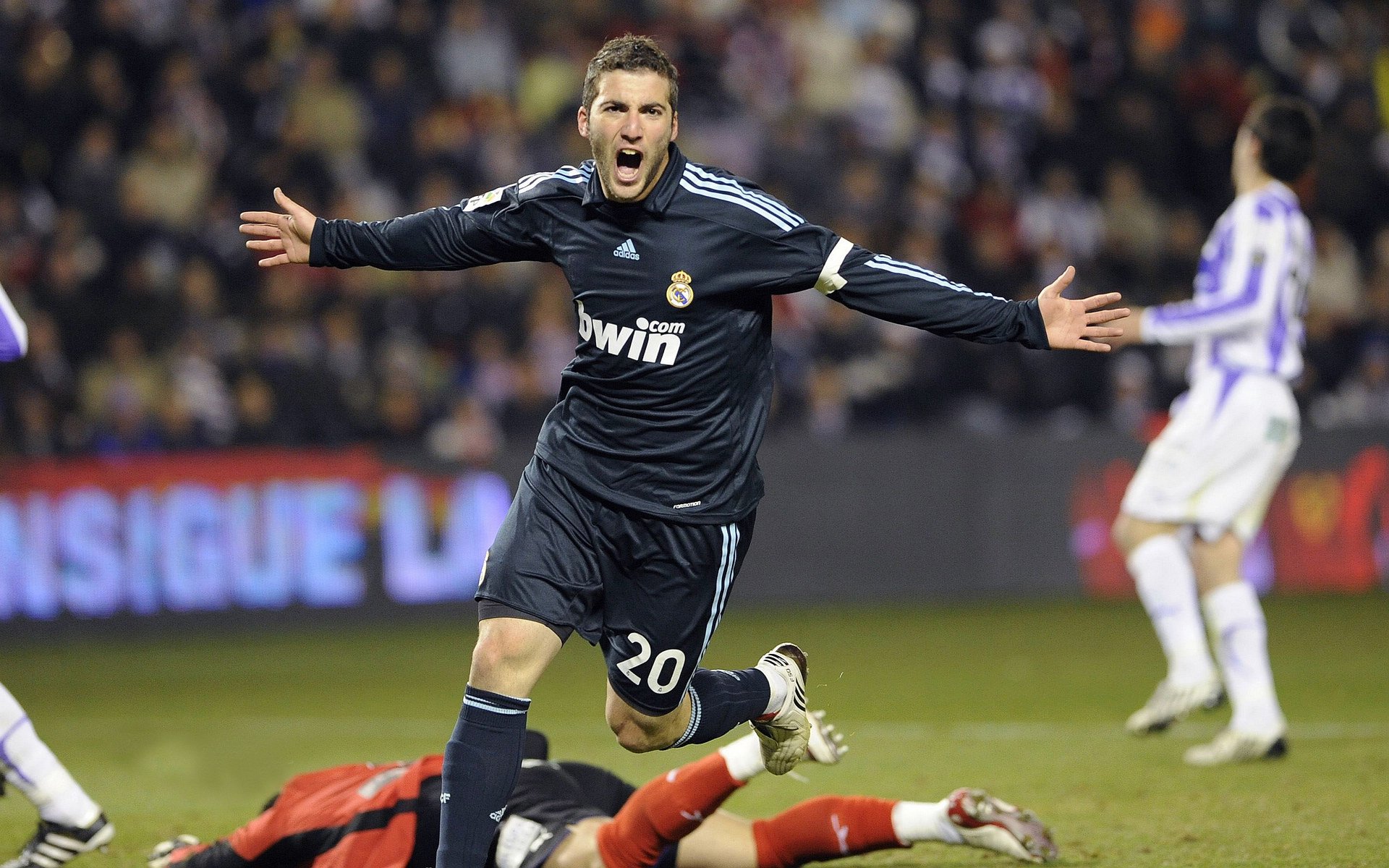 《FIFA》虚拟足球世界杯：线上线下激情同享，开启足球嘉年华！，fifa19虚拟球场哪个好